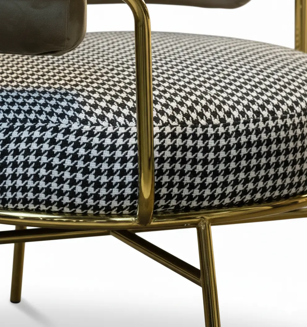 Generated Image September 28, 2025 - 4_07PM هيريتد كرسي جولد مودرن من ليفينج - الصورة 3