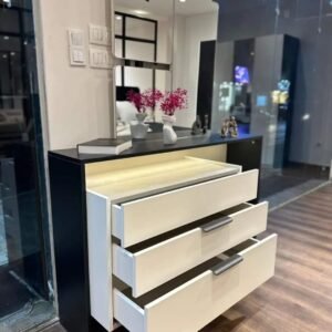 أفينا غرفة نوم ماستر مودرن أبيض وأسود من Living