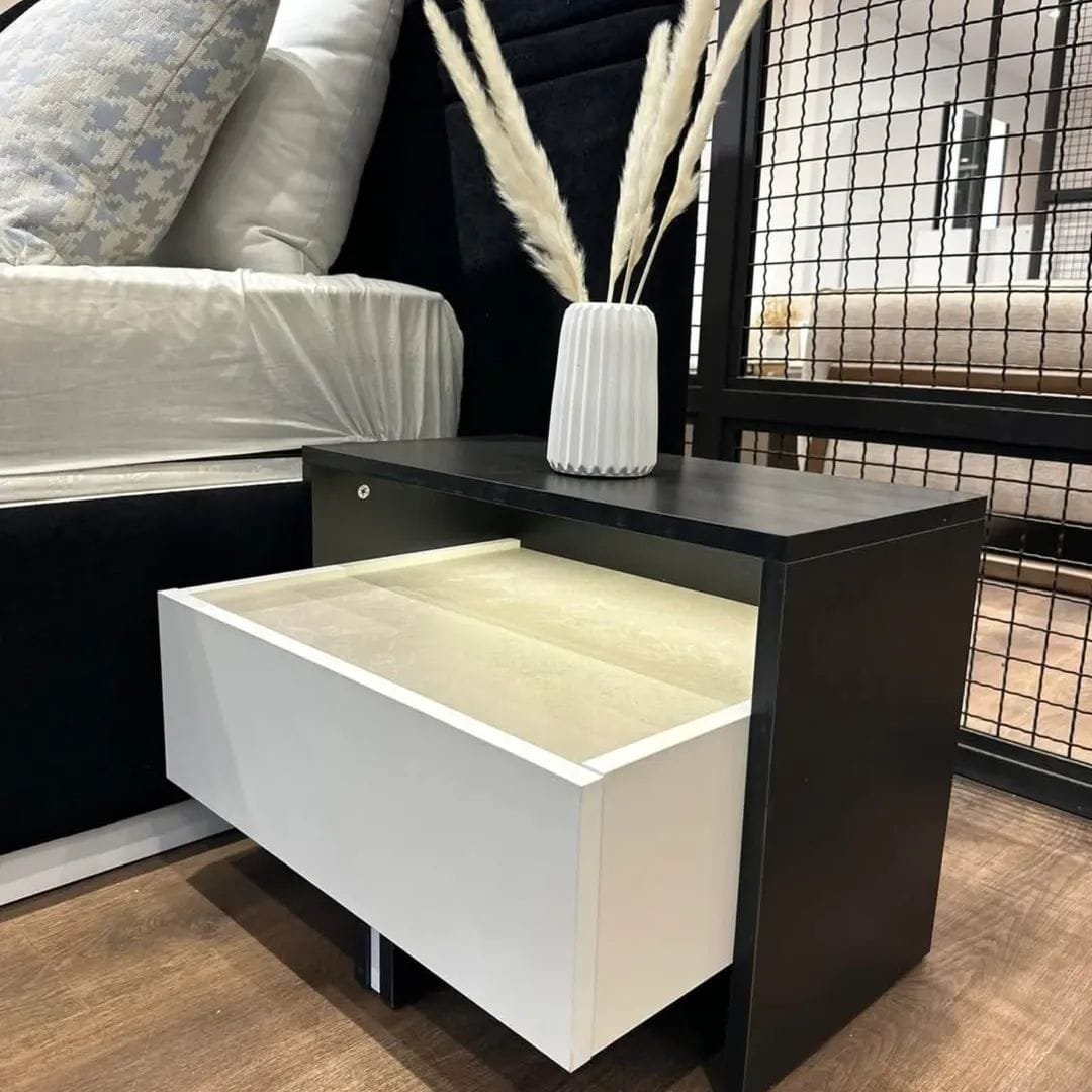 أفينا غرفة نوم ماستر مودرن أبيض وأسود من Living (4) أفينا غرفة نوم ماستر مودرن أبيض وأسود من Living - الصورة 4