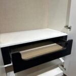 أفينا غرفة نوم ماستر مودرن أبيض وأسود من Living - الصورة 8