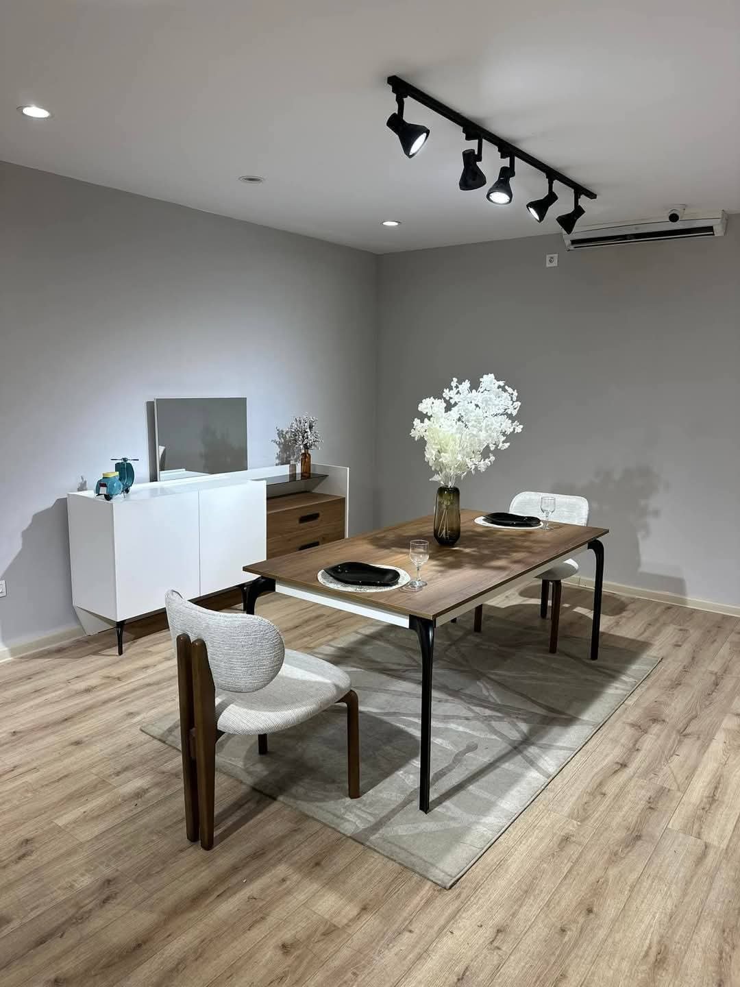 أوربان سفرة مودرن من Living (2) أوربان سفرة مودرن من Living - الصورة 2