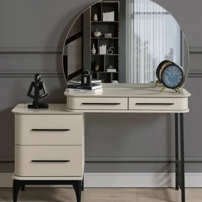 أورانــدا تسريحة مودرن بتصميم هندسي أنيق ولمسة معدنية