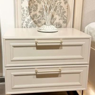 أورورا كومود كلاسيكي بتشطيب عاجي فاخر