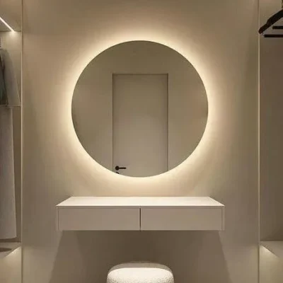 ڤيــرسا تسريحة مودرن معلّقة بإضاءة محيطية ناعمة