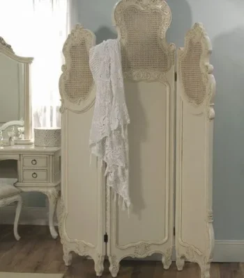 أليتّا برافان فرنسي عتيق بلون كريمي