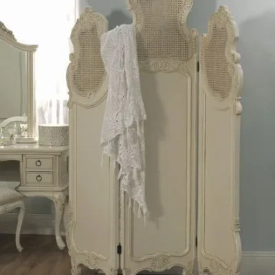 أليتّا برافان فرنسي عتيق بلون كريمي