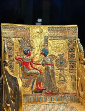 عرش توت عنخ آمون الذهبي